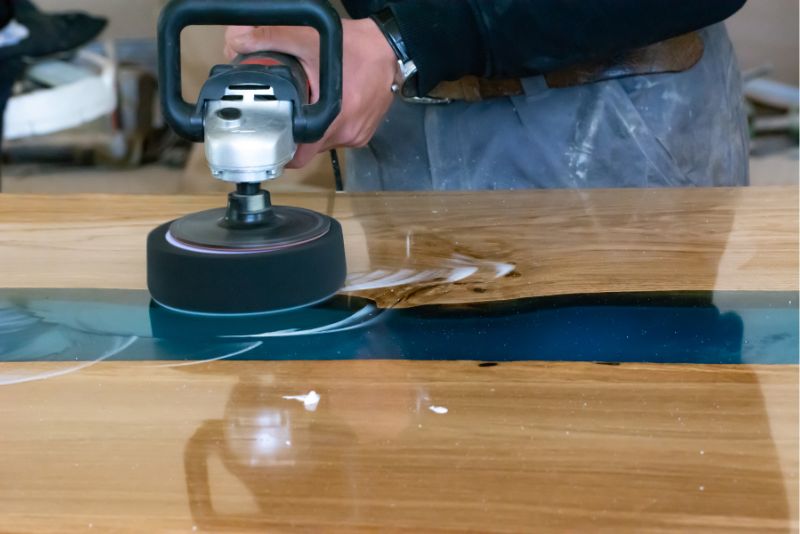 Epoxy finishing using a machine